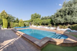 Casa  Camino cajar. Quieres disfrutar de espacio?? disponemos de 2.400 metros de par