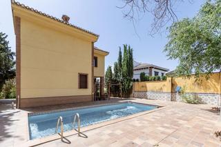 Xalet  Guadalquivir (ur.atalaya). Gran chalet a la venta en la urbanización cortijo del aire