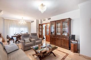 Casa  Avenida olivos ur.monteluz. Preciosa casa en peligros