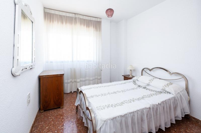 Foto a3d48eb6-98ae-4c02-a51a-27b053cdc6ca. Piso  rector marín ocete de cuatro dormitorios con garaje. en Granada