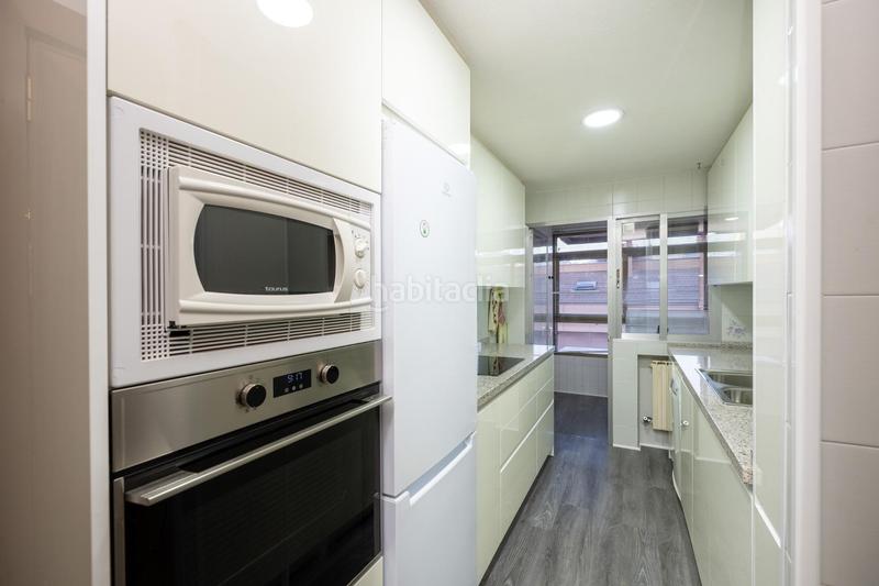 Foto 227314ad-d534-4785-8f59-a0276bdf95d8. Piso preciosa vivienda con terraza en constitución en Granada