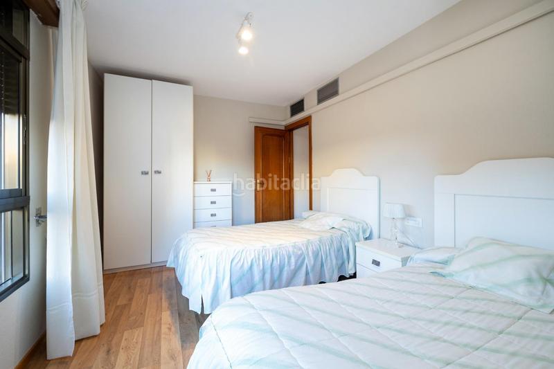 Foto 682ca5d3-d5e7-4d28-9391-c2fb55593d96. Piso preciosa vivienda con terraza en constitución en Granada