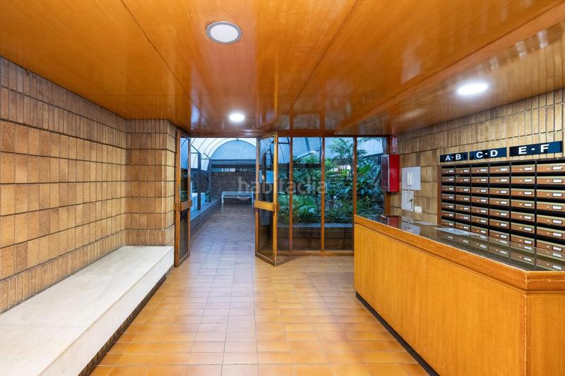 Foto c05cab55-b728-479b-bf9c-4796f5abe315. Piso preciosa vivienda con terraza en constitución en Granada