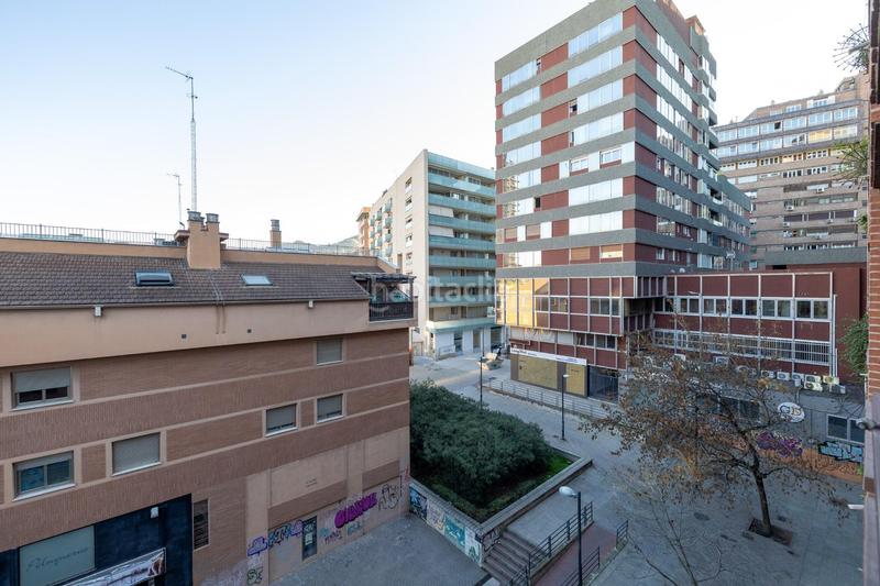 Foto c3c6787e-cf1e-4746-8ced-3bf1ae4b9351. Piso preciosa vivienda con terraza en constitución en Granada