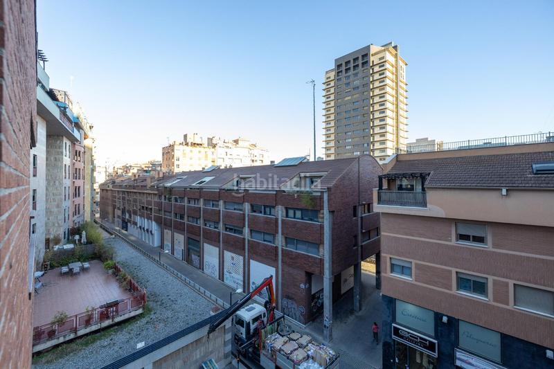 Foto ffc35018-6e1a-4ca0-b39e-32ca73aff1d7. Piso preciosa vivienda con terraza en constitución en Granada
