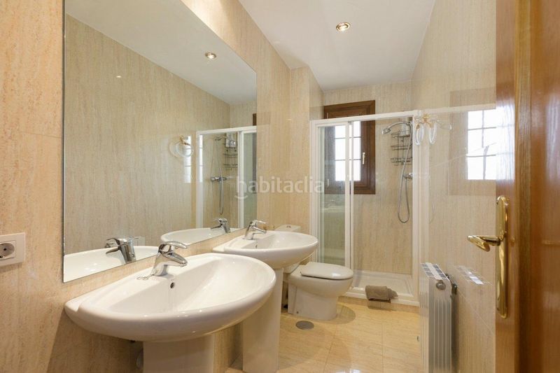 Foto 027110df-d63a-4224-9cc7-c466f0db0702. Casa amb calefacció aparcament piscina a Huétor Vega