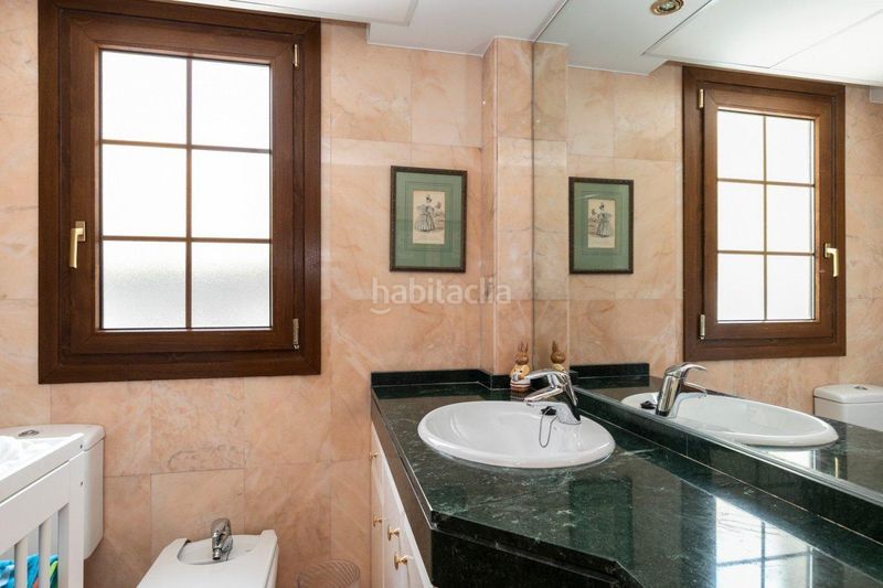 Foto 571421a5-6c43-46f0-ae43-f7ec6d6da609. Casa amb calefacció aparcament piscina a Huétor Vega