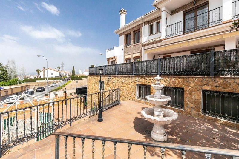 Foto f8c7b589-8f29-42f3-94bd-e5f37be441f8. Casa amb calefacció aparcament piscina a Huétor Vega