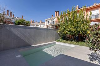 Casa adosada en Ogíjares. Casa en ogíjares de 5 dormitorios 1 en planta baja con piscina a