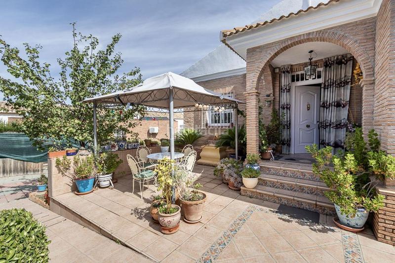 Foto 3727ed85-1e73-45ca-a681-dd115c5be8a3. Chalet en sauce 39 descubre la casa de tus sueños ! en Gójar