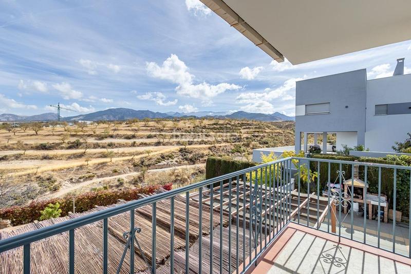 Foto 4454e4c3-6592-452e-94cc-0d2695adde61. Chalet en sauce 39 descubre la casa de tus sueños ! en Gójar