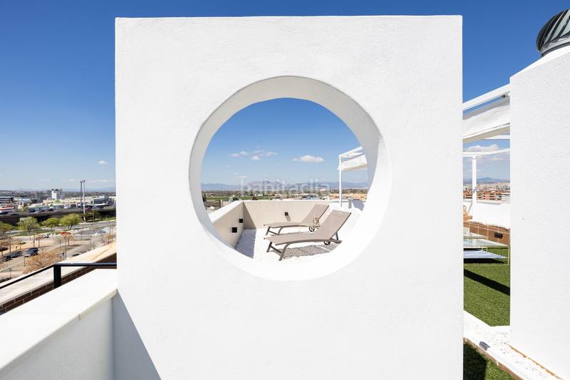 Foto 057b9a95-fedc-4731-a489-a730656aa62d. Ático  dúplex de ensueño un oasis con terraza privada y piscina! en Armilla