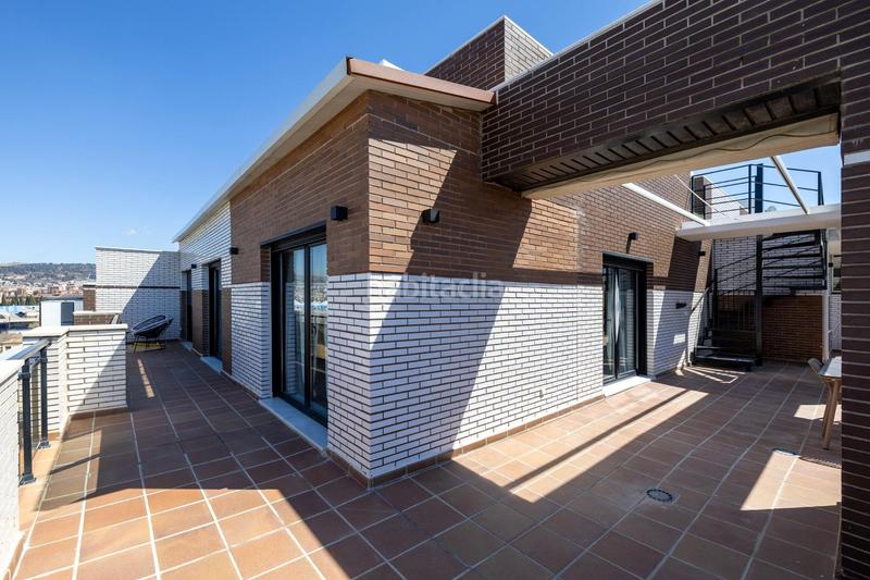 Foto 96430f2d-1f1b-4c7f-8474-fd23dece00af. Ático  dúplex de ensueño un oasis con terraza privada y piscina! en Armilla