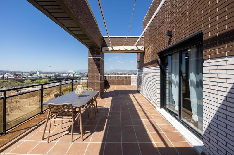 Foto a94f06a3-e0b8-45c2-920f-1aa9a4b86564. Ático  dúplex de ensueño un oasis con terraza privada y piscina! en Armilla