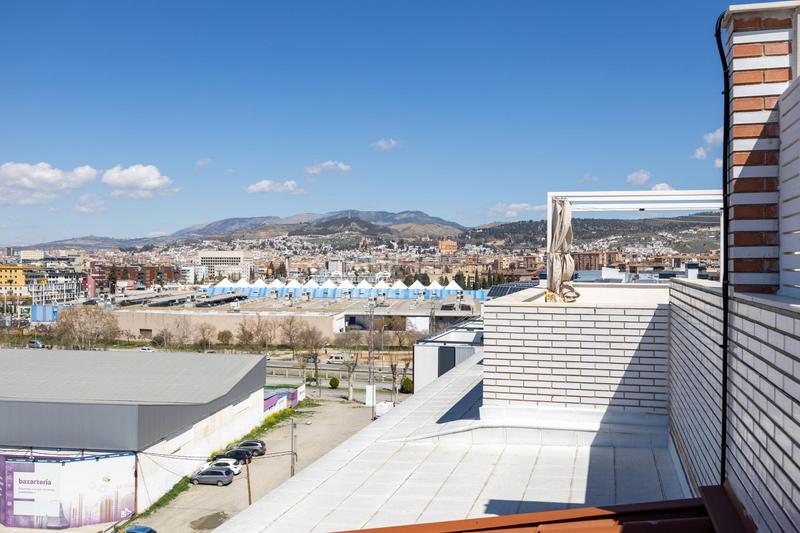 Foto d98472a1-a90a-45bb-842a-e8a0d7cfb64b. Ático  dúplex de ensueño un oasis con terraza privada y piscina! en Armilla