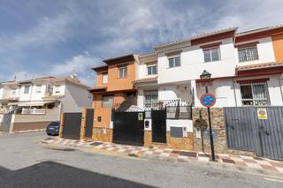 Casa a Calle de juan de la cierva 45. Tu nuevo hogar en churriana de la vega te está esperando!