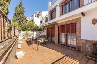 Towny house  Calle islas atlánticas. Tu nuevo hogar te espera en granada!