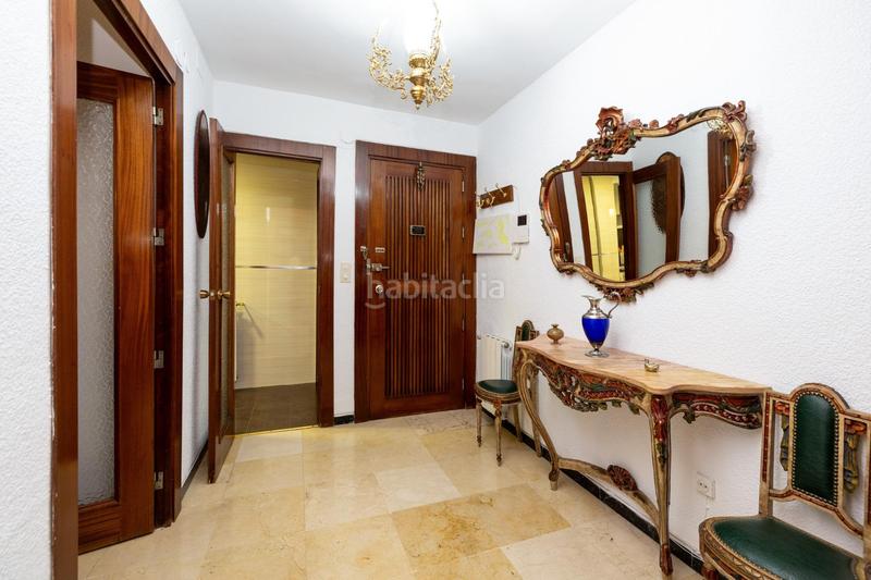Foto 7585a832-9608-4364-a7c3-31ecb5ff65e6. Piso  con ubicación privilegiada junto a carrera de la virgen en Granada