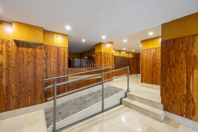 Foto b80a7778-c045-4d02-93bd-3439dfd1a2bd. Piso  con ubicación privilegiada junto a carrera de la virgen en Granada
