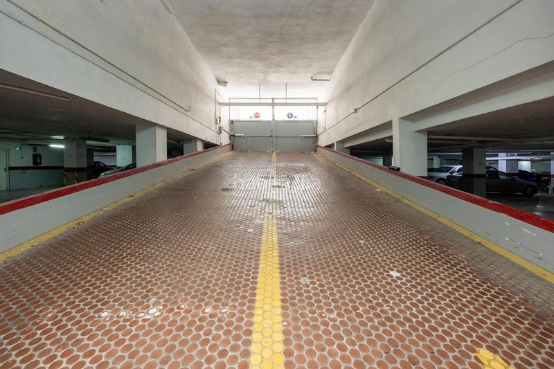 Foto ba012b9a-70b9-427d-9190-f1a5fbaffd47. Piso  con ubicación privilegiada junto a carrera de la virgen en Granada