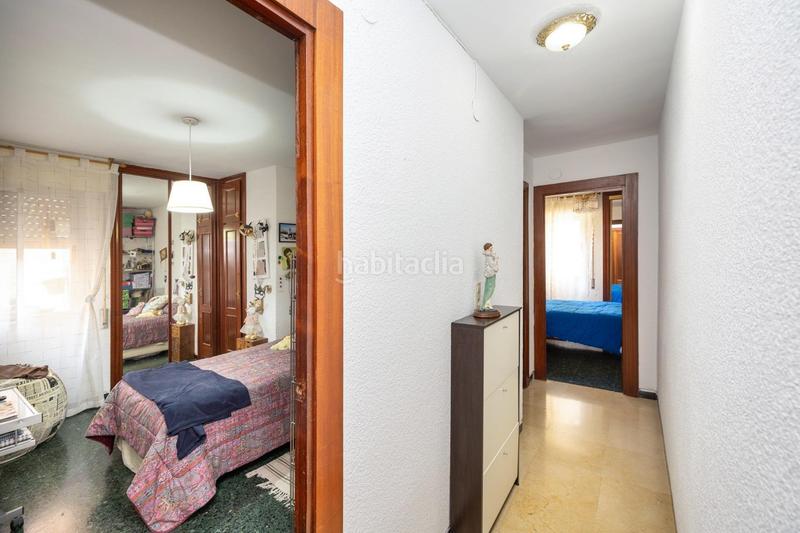 Foto f67f4780-c133-4924-854e-0533b42ab2ea. Piso  con ubicación privilegiada junto a carrera de la virgen en Granada