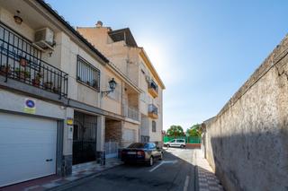 Apartament  Calle de alhamar. Buscas un piso para invertir o para vivir? esta oportunidad en a
