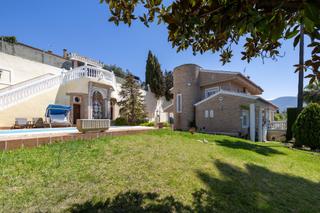 Chalet à Camino de los Neveros - Serrallo. Exclusiva vivienda con vistas privilegiadas a granada y la sierr