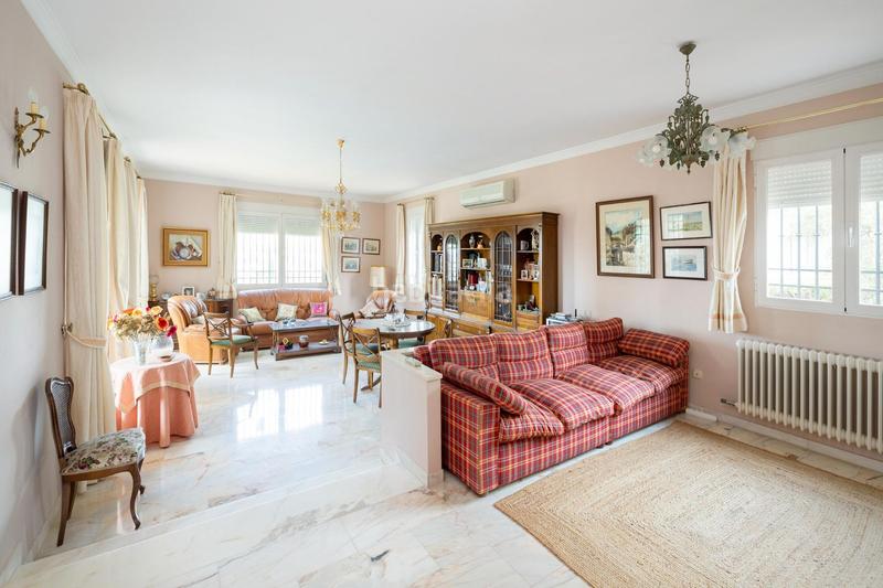 Foto f4f9a9bc-db67-477c-bb0c-68105d4cc9a8. Chalet preciosa vivienda en Albolote