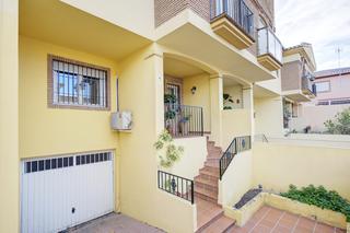 Casa adossada  Calle isla formentera. Tu nuevo hogar te espera en armilla, una de las zonas con mayor