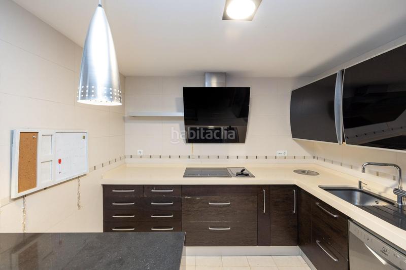 Foto b9a3aef6-8141-48bb-9c73-f460d93d1ff4. Casa bifamiliare con riscaldamento parcheggio piscina in Granada