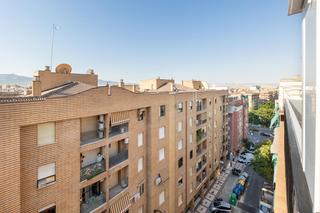 Àtic  Calle agustina de aragón. Ático con terraza y vistas en el corazón de granada  barrio figa