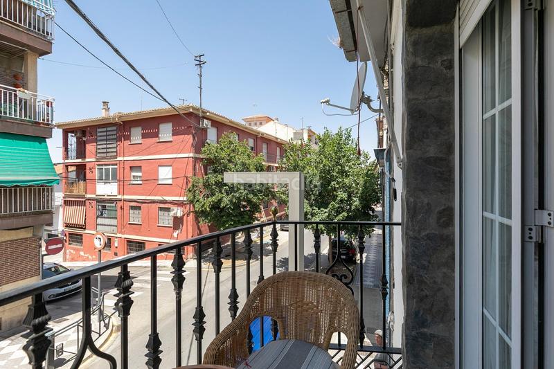 Foto 258c6b81-84ca-40a6-afcc-5089699959d8. Casa adosada tu nuevo hogar y tu futuro negocio te esperan en el centro en Maracena