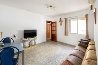 Pis  Calle santa adela. Se vende piso en el zaidin