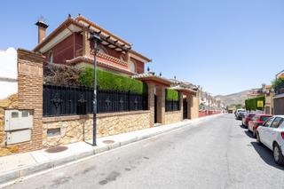 Xalet en Barrio de la Vega. Exclusivo chalet en barrio de la vega  monachil