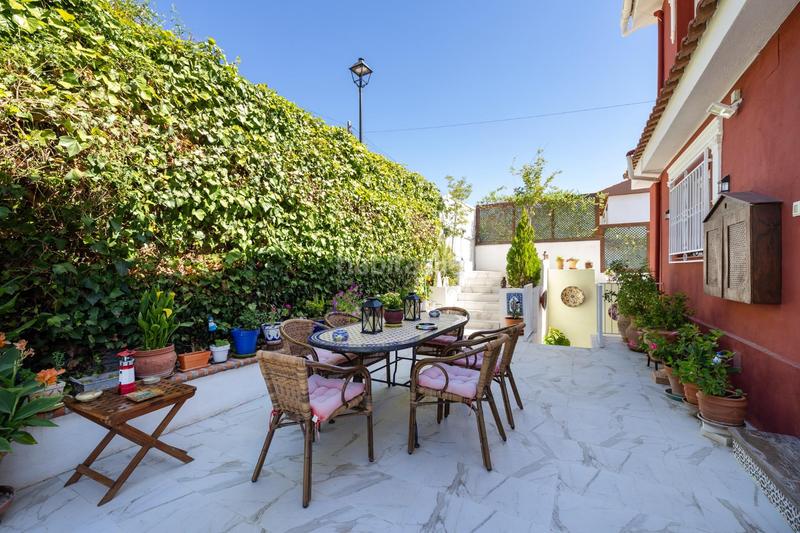 Foto b9b8b130-f0eb-4b08-9809-4c180c313d27. Chalet  independiente en urbanización los pinillos en Pinos Genil