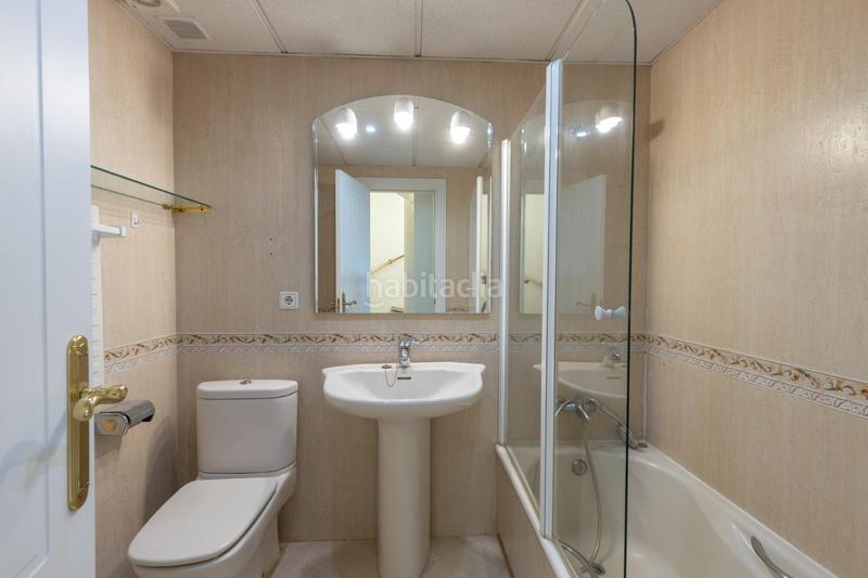 Foto 537e02ed-ea7d-408e-95d0-bb161631c647. Reihenhaus mit heizung parking pool in Camino de los Neveros - Serrallo Granada