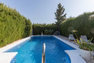 Xalet  Avenida avenida del carmen, 15. La vida que te mereces empieza aquí! chalet con piscina y planaz