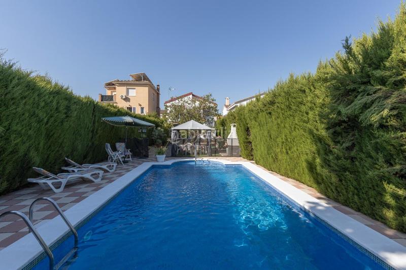 Foto e0683655-f997-4220-8332-b6662cc1fd2c. Chalet la vida que te mereces empieza aquí! chalet con piscina y planazos incluidos en Cúllar Vega