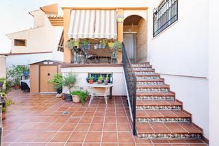 Casa adossada a Peligros. Casa a la venta en peligros con grandes espacios y vistas despej