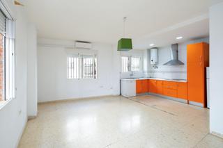 Apartament  Calle hornillo de cartuja. Apartamento de 2 dormitorios junto a triunfo