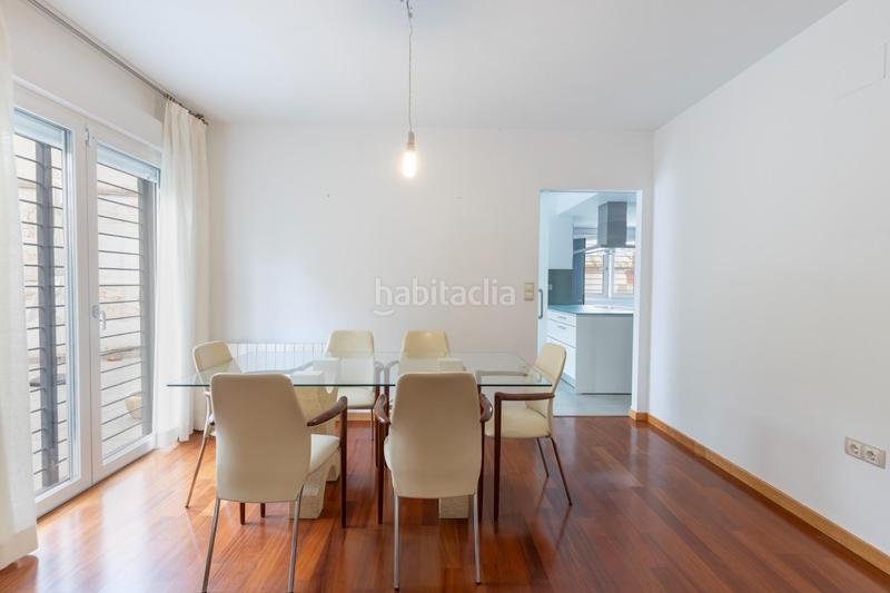 Foto 30818d61-be0c-490c-b779-6ad9ddf24c3b. Casa pareada vivienda unifamiliar con patio, jardín y todas las comodidades en Granada