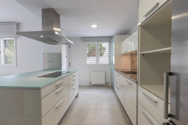 Foto d12a215d-201b-44c9-a688-8b20003c72f7. Casa pareada vivienda unifamiliar con patio, jardín y todas las comodidades en Granada