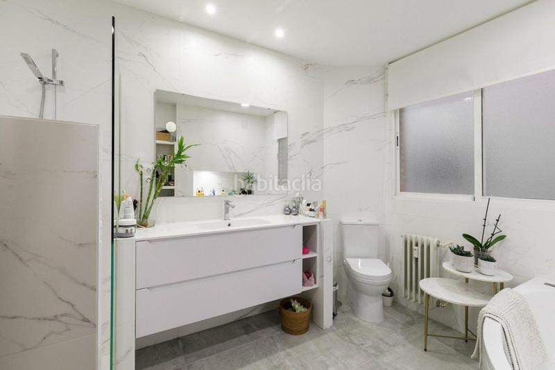 Foto 21f808ef-8ece-4d45-abe2-9556556b88e5. Piso en calle isaac albeniz 10 bienvenidos al hogar de sus sueños! en Granada