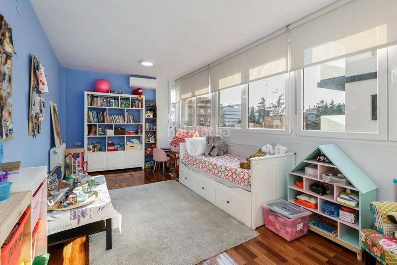 Foto 4857c962-9cee-47d4-9c45-7991a4b05612. Piso en calle isaac albeniz 10 bienvenidos al hogar de sus sueños! en Granada