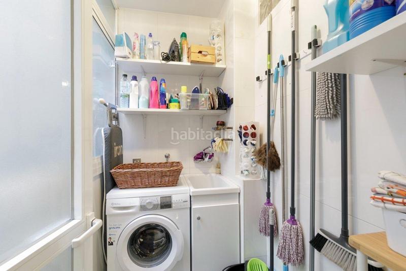 Foto b7025147-9919-4ccc-9c32-2418c9e98fbf. Piso en calle isaac albeniz 10 bienvenidos al hogar de sus sueños! en Granada