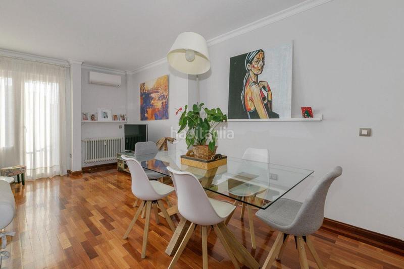 Foto c815a250-67f5-4b8d-98f8-9e8986df9590. Piso en calle isaac albeniz 10 bienvenidos al hogar de sus sueños! en Granada