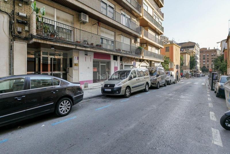 Foto ec475c3c-e652-4b84-a445-72effcb00963. Piso en calle isaac albeniz 10 bienvenidos al hogar de sus sueños! en Granada