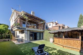 Maison à Atarfe. Magnífica casa en el cortijo del aire  amplitud, luz y espacios
