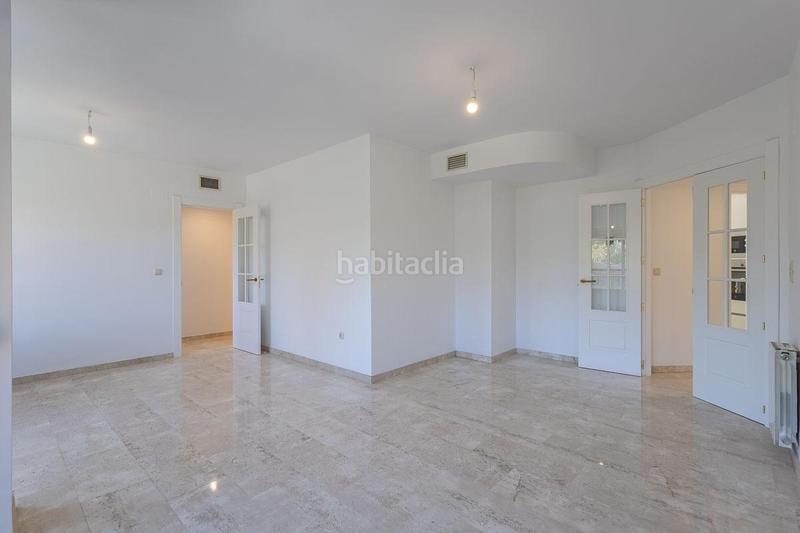 Foto 0fc95ed8-bc07-4593-a76b-c8352e42e3f1. Piso  reformado en arabial en Rosaleda - Juventud Granada