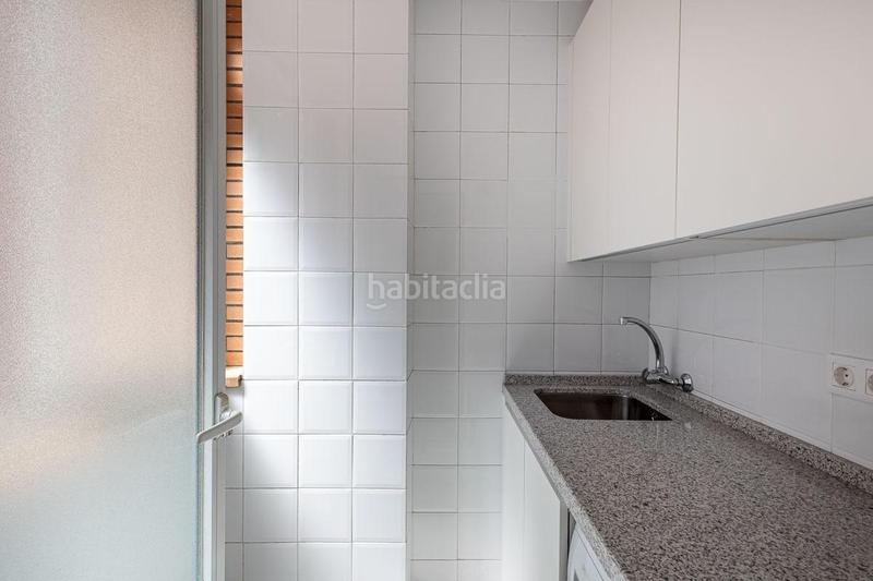 Foto 9b04b1ba-b64d-4e22-ba06-61647dac174f. Piso  reformado en arabial en Rosaleda - Juventud Granada